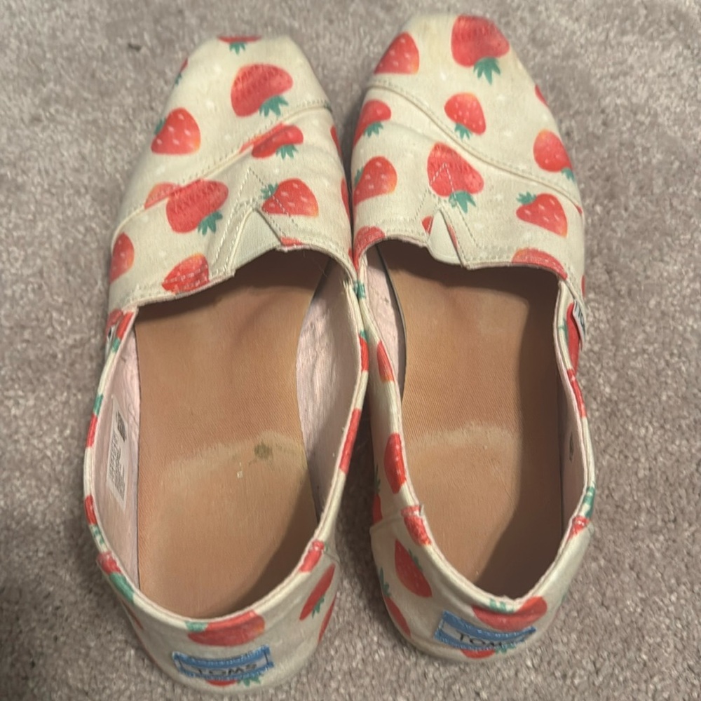 Toms size 9 gently used strawberry shoes